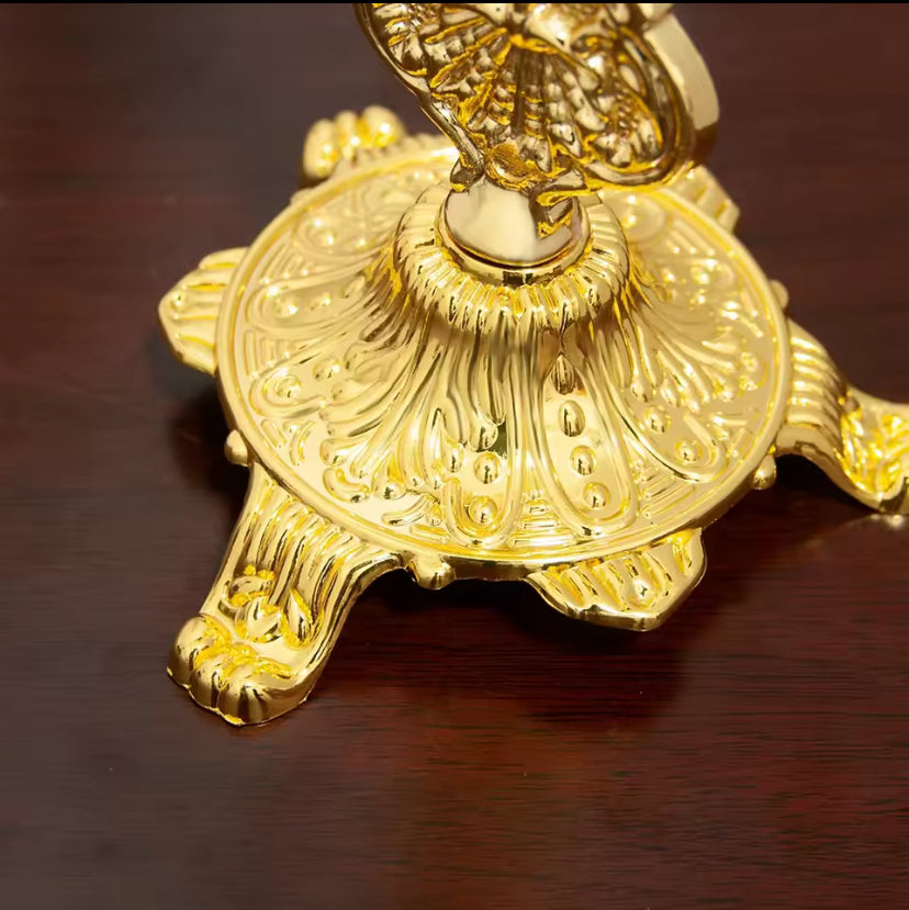 Kruisornament met gesneden patronen