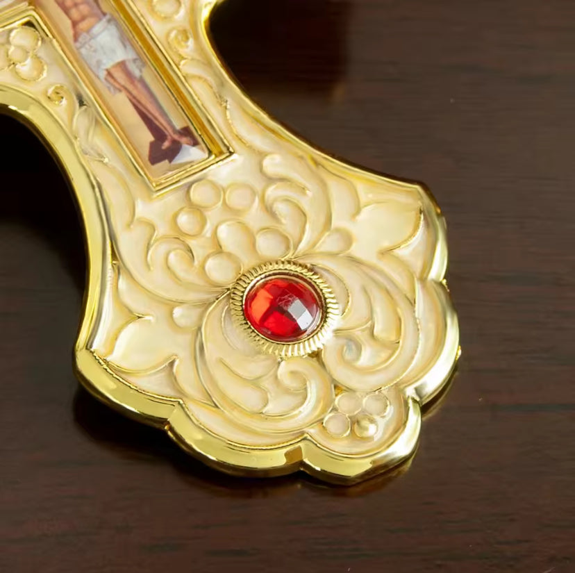 Kruisketting met edelstenen