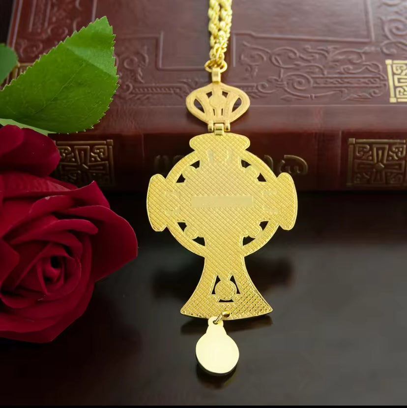 Bisschop’s borstkruisketting met uniek uithollingsproces