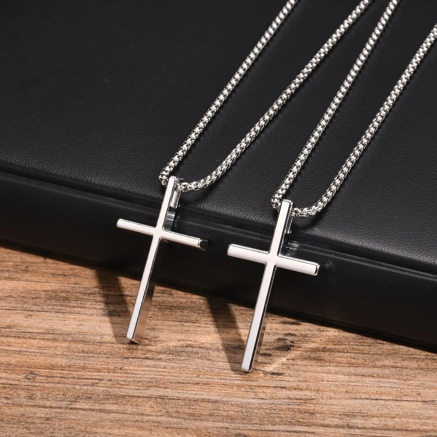 zilverkleurige metalen effen kruishanger