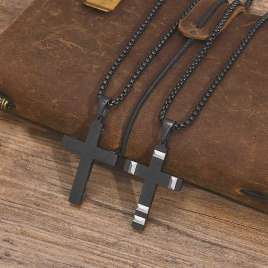 Zwarte roestvrijstalen kruisketting met gedurfd design